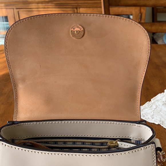 EUC Dooney and Bourke cream Leather Crossbody fold over satchel. Zip on back. - Picture 7 of 8